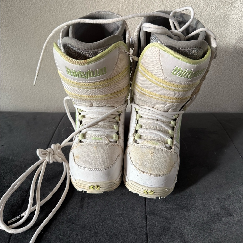 Thirtytwo women’s snowboard boots sz 7